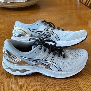 Women’s ASICS KAYANO 27 size 9